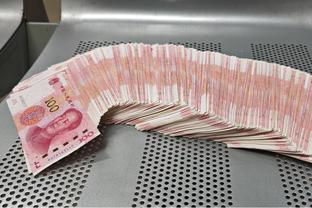 暴力头槌+激情滑跪！39岁蒂亚戈-席尔瓦有没有让你想起一位故人？